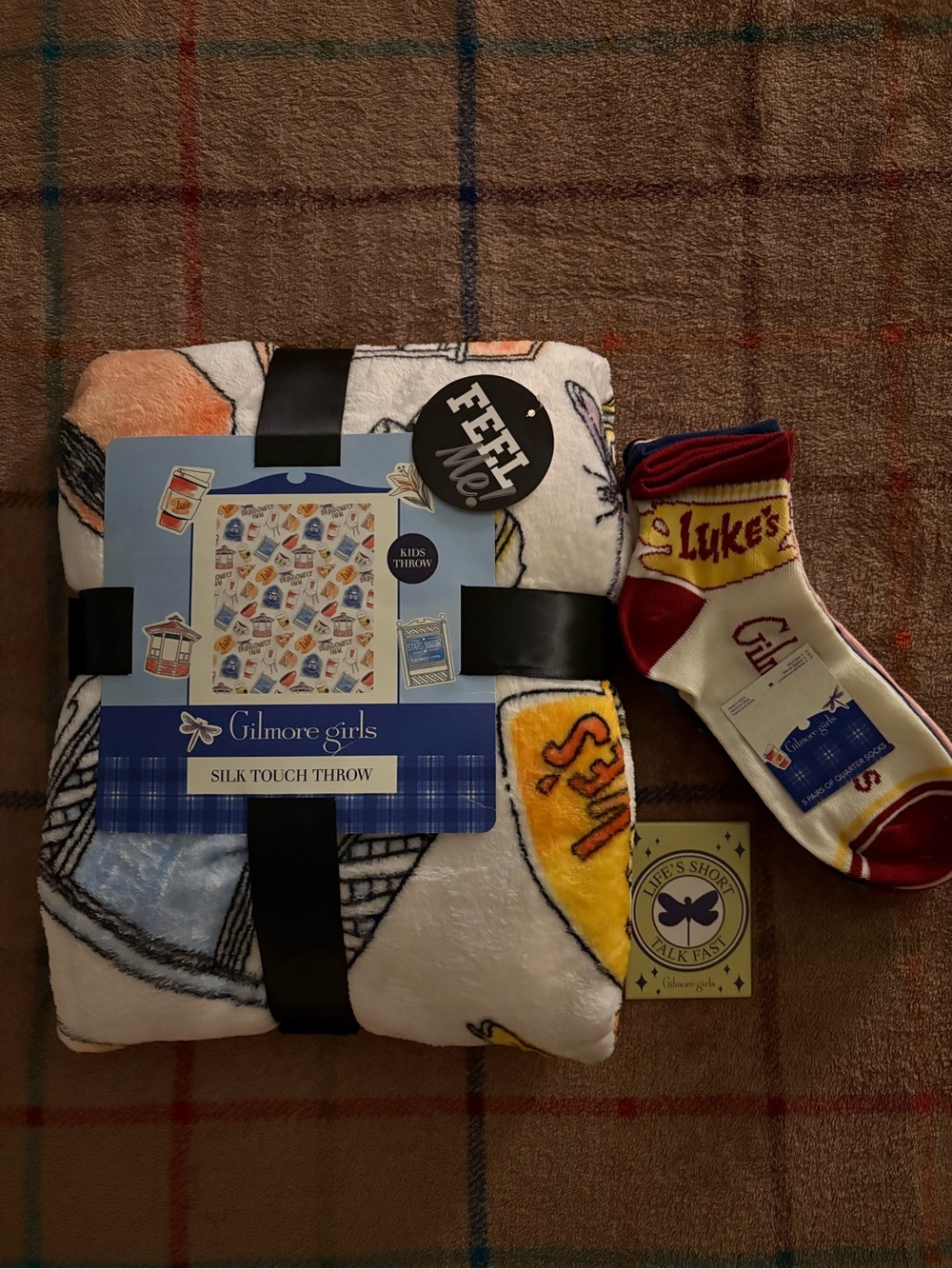 Gilmore Girls Silk Touch Kids Throw Blanket, 5pk women’s socks & Magnet